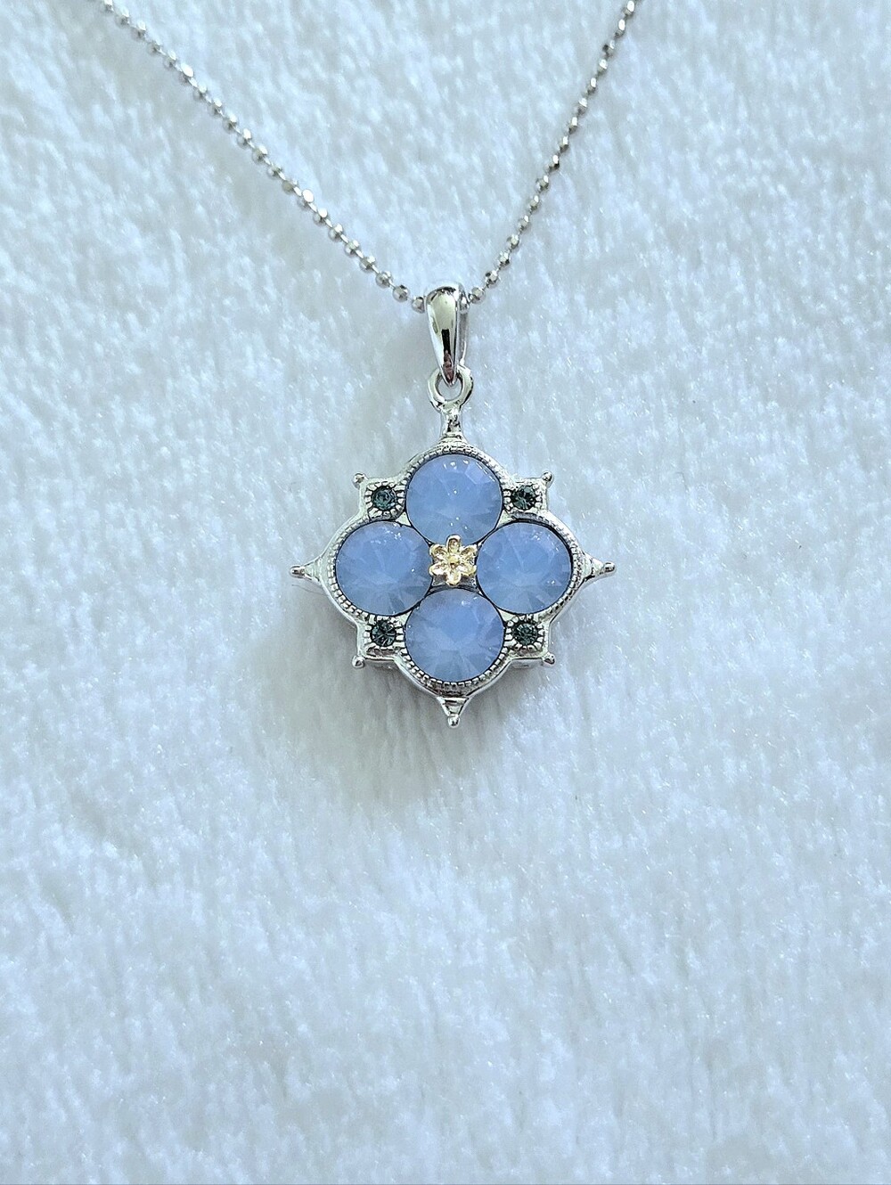 bleu💙 sage Swarovski Flower🏵 Pendant Necklace - NWT - Picture 1 of 16